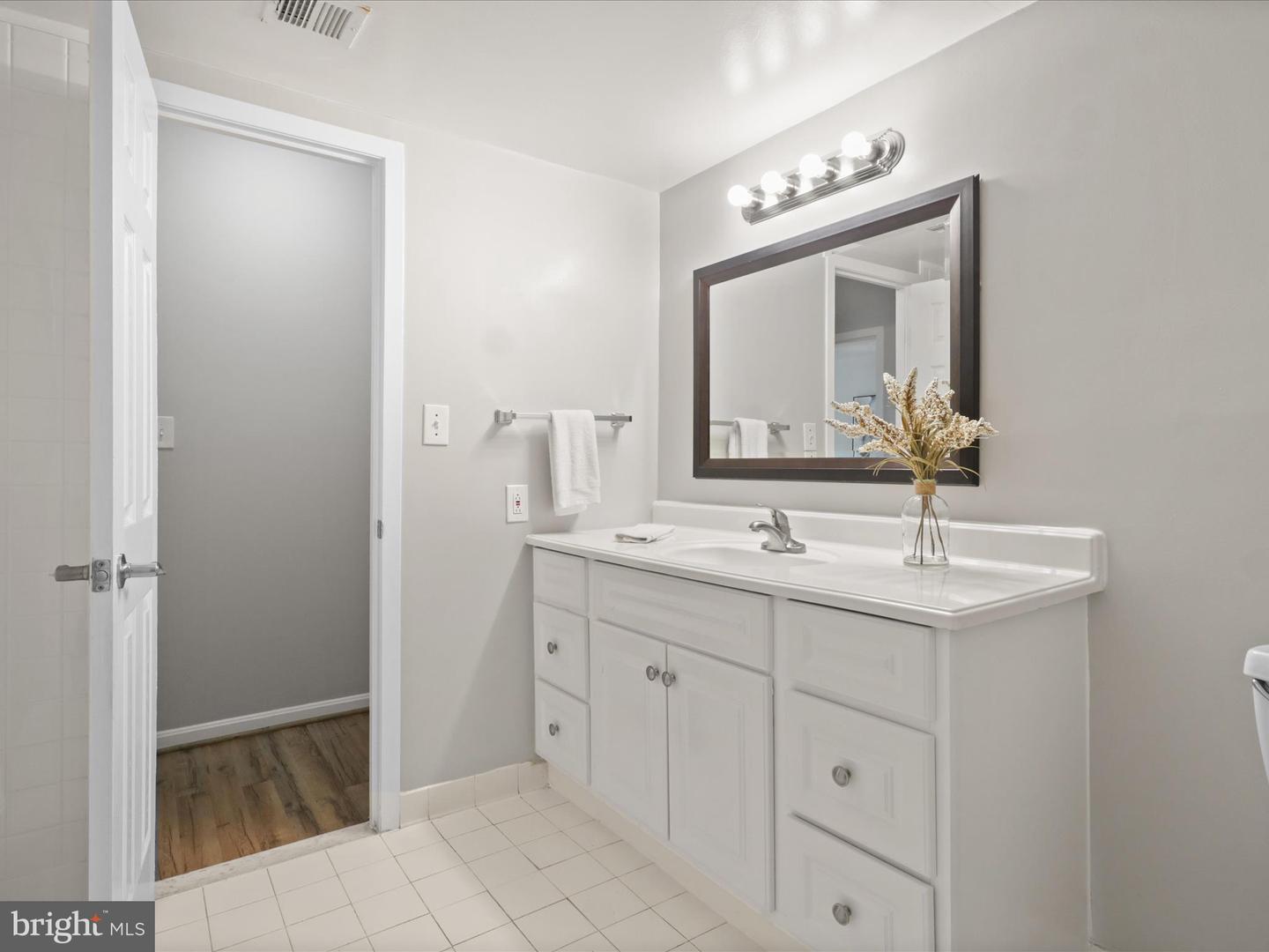 3713 S GEORGE MASON DR #T2W, FALLS CHURCH, Virginia 22041, 3 Bedrooms Bedrooms, ,2 BathroomsBathrooms,Residential,For sale,3713 S GEORGE MASON DR #T2W,VAFX2257230 MLS # VAFX2257230