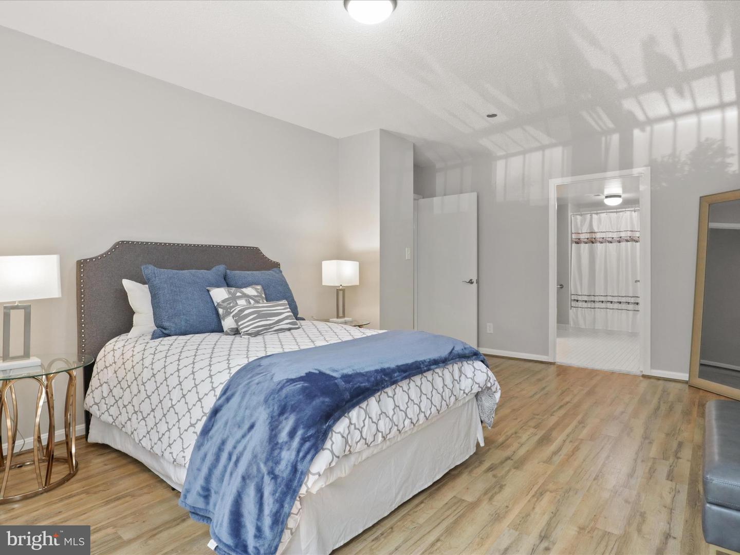3713 S GEORGE MASON DR #T2W, FALLS CHURCH, Virginia 22041, 3 Bedrooms Bedrooms, ,2 BathroomsBathrooms,Residential,For sale,3713 S GEORGE MASON DR #T2W,VAFX2257230 MLS # VAFX2257230