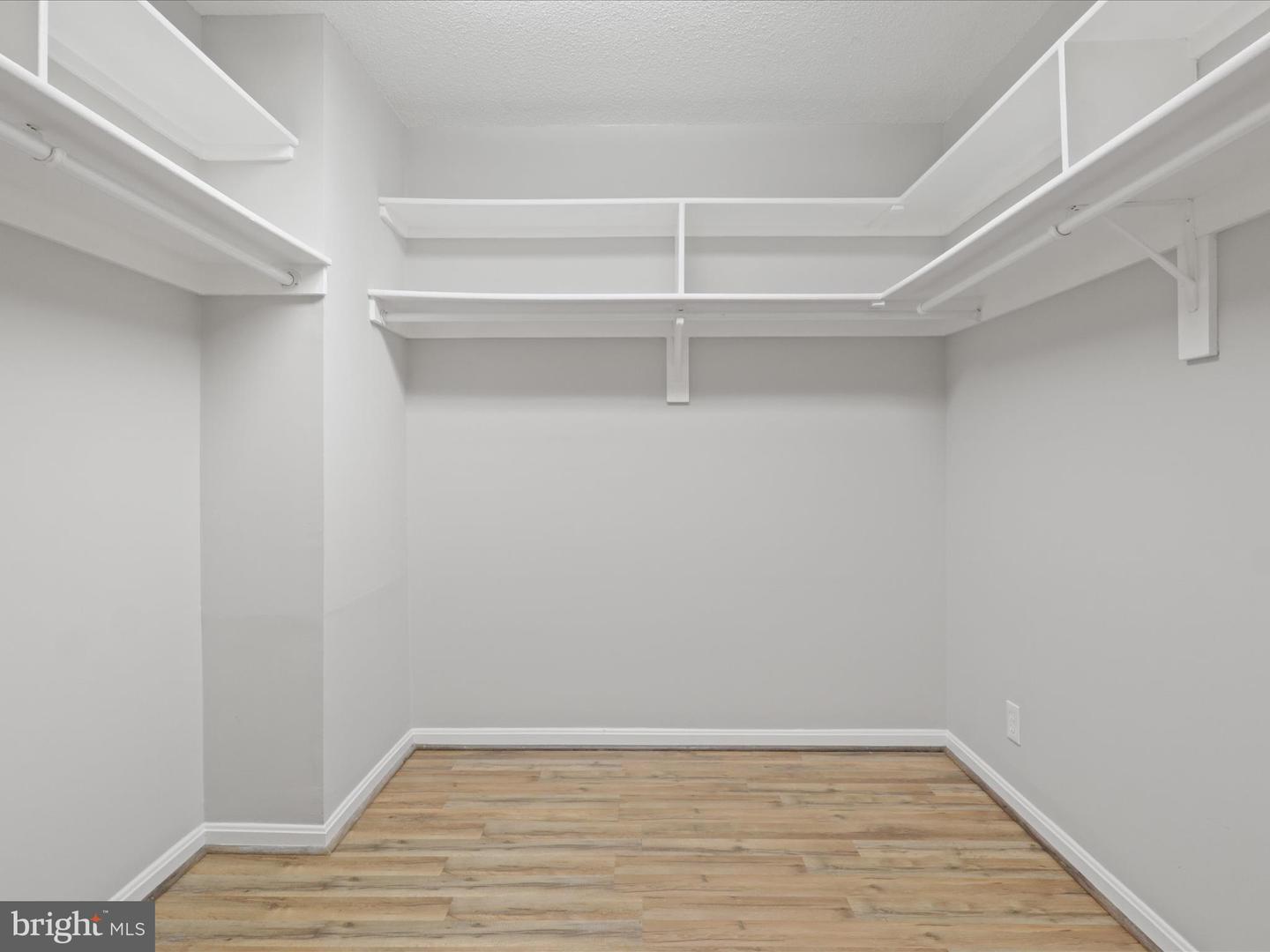 3713 S GEORGE MASON DR #T2W, FALLS CHURCH, Virginia 22041, 3 Bedrooms Bedrooms, ,2 BathroomsBathrooms,Residential,For sale,3713 S GEORGE MASON DR #T2W,VAFX2257230 MLS # VAFX2257230