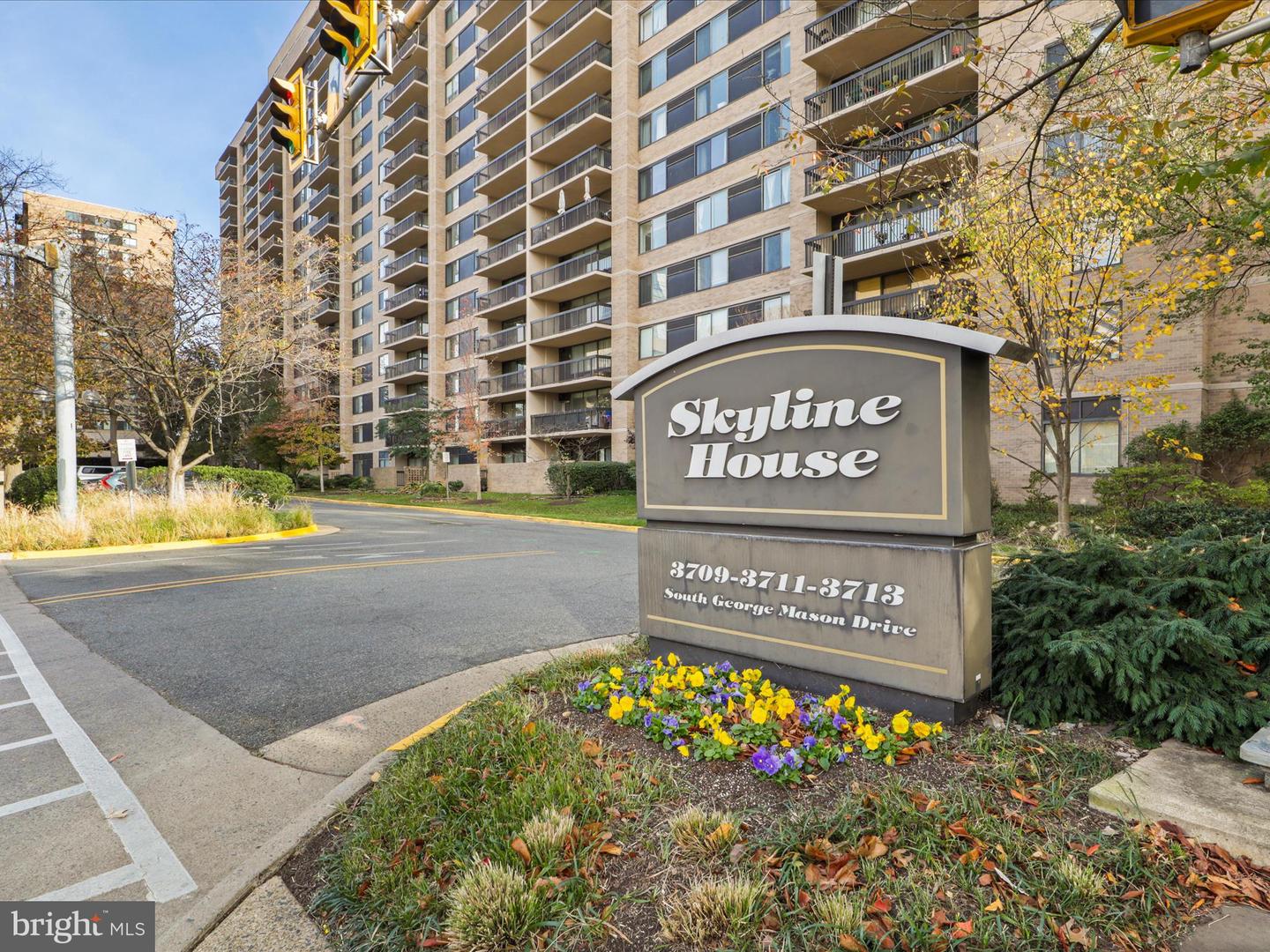 3713 S GEORGE MASON DR #T2W, FALLS CHURCH, Virginia 22041, 3 Bedrooms Bedrooms, ,2 BathroomsBathrooms,Residential,For sale,3713 S GEORGE MASON DR #T2W,VAFX2257230 MLS # VAFX2257230