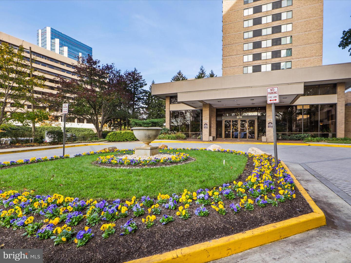 3713 S GEORGE MASON DR #T2W, FALLS CHURCH, Virginia 22041, 3 Bedrooms Bedrooms, ,2 BathroomsBathrooms,Residential,For sale,3713 S GEORGE MASON DR #T2W,VAFX2257230 MLS # VAFX2257230