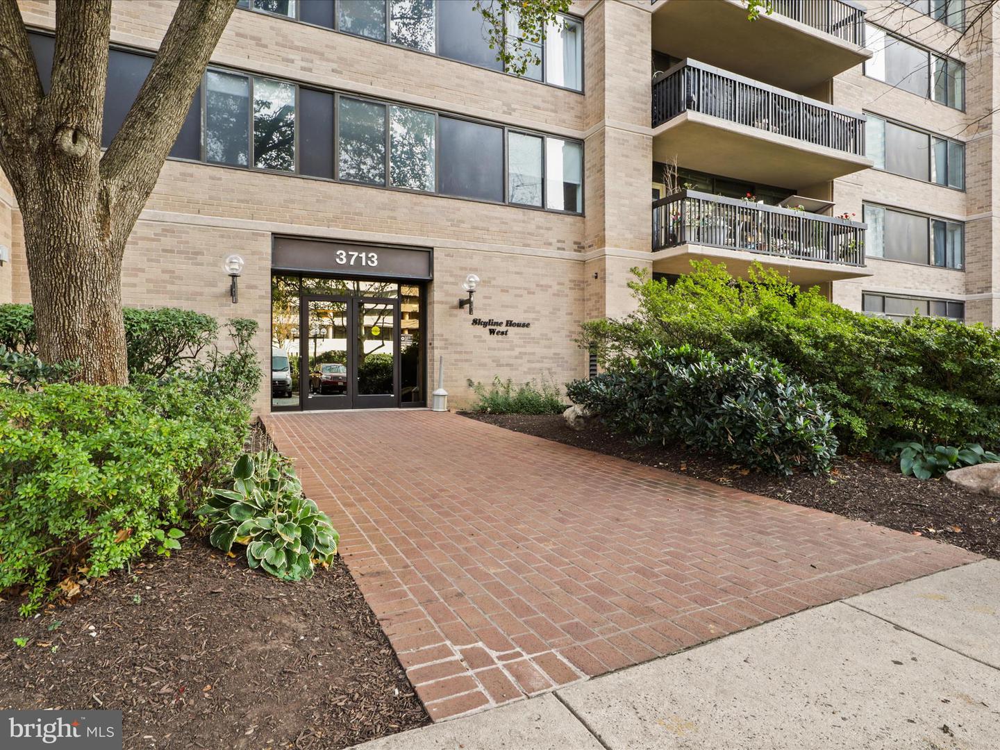 3713 S GEORGE MASON DR #T2W, FALLS CHURCH, Virginia 22041, 3 Bedrooms Bedrooms, ,2 BathroomsBathrooms,Residential,For sale,3713 S GEORGE MASON DR #T2W,VAFX2257230 MLS # VAFX2257230