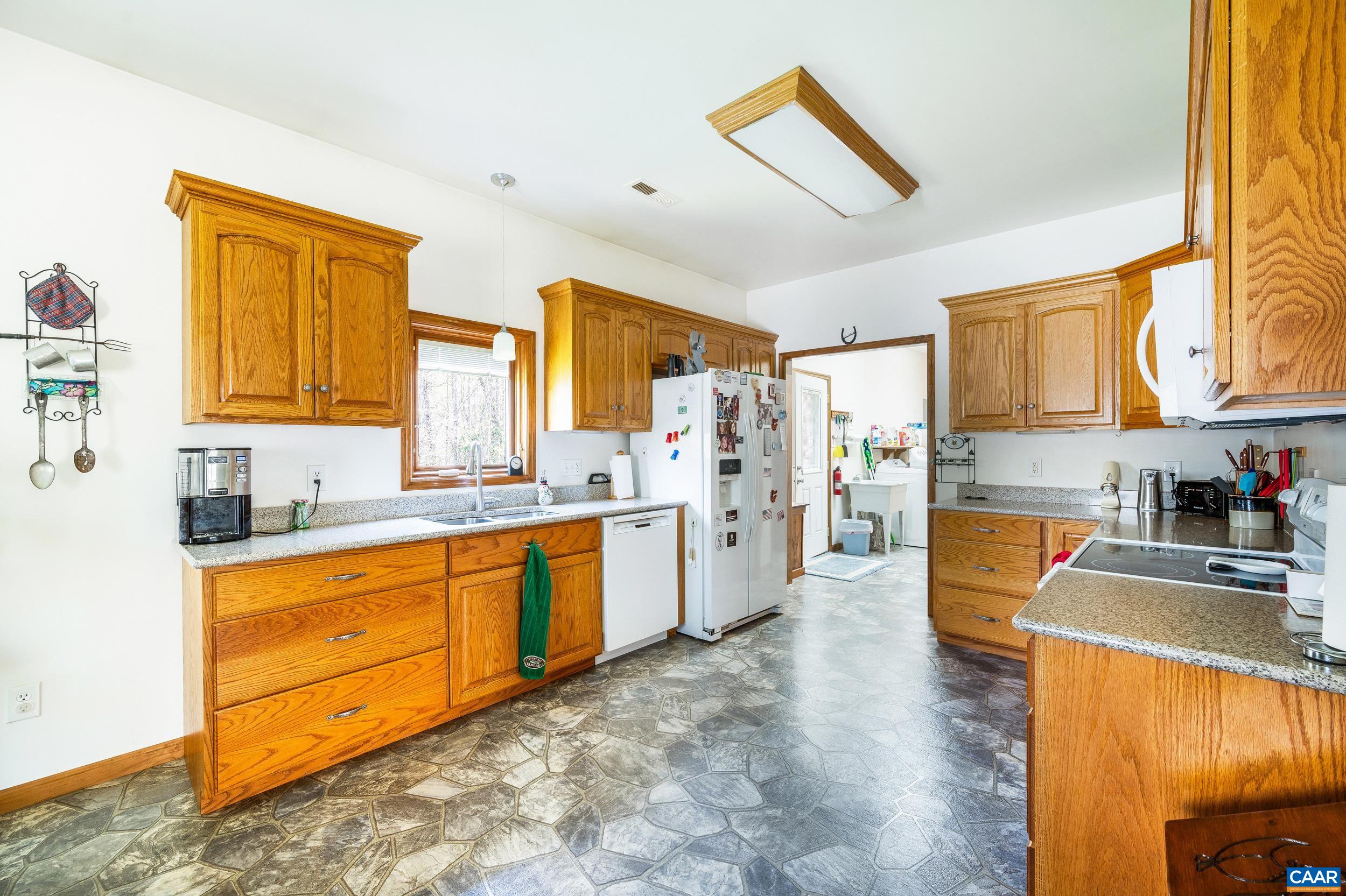 239 LITTLE FARM RD, AMHERST, Virginia 24521, 3 Bedrooms Bedrooms, ,2 BathroomsBathrooms,Residential,239 LITTLE FARM RD,663300 MLS # 663300
