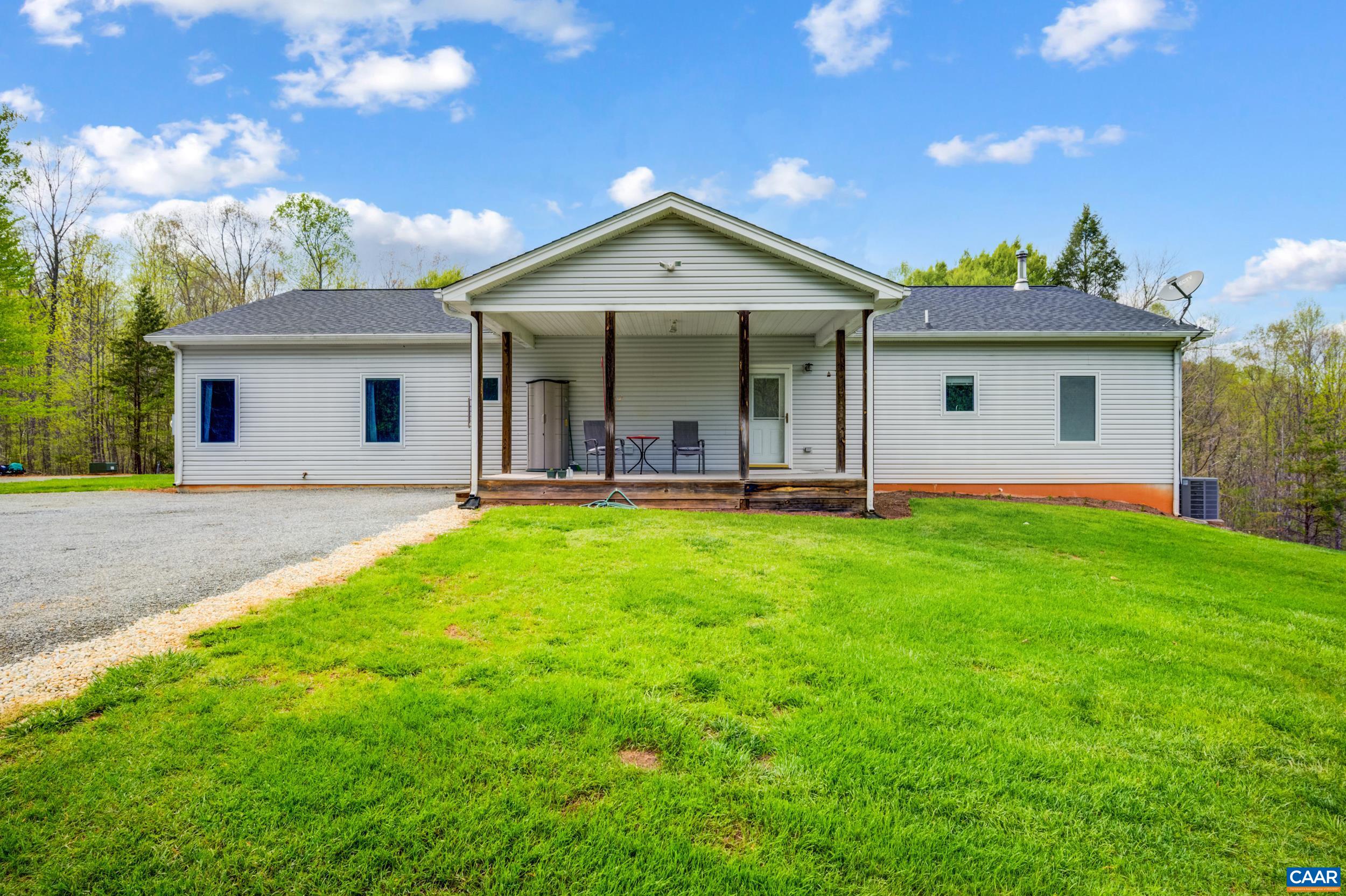 239 LITTLE FARM RD, AMHERST, Virginia 24521, 3 Bedrooms Bedrooms, ,2 BathroomsBathrooms,Residential,239 LITTLE FARM RD,663300 MLS # 663300