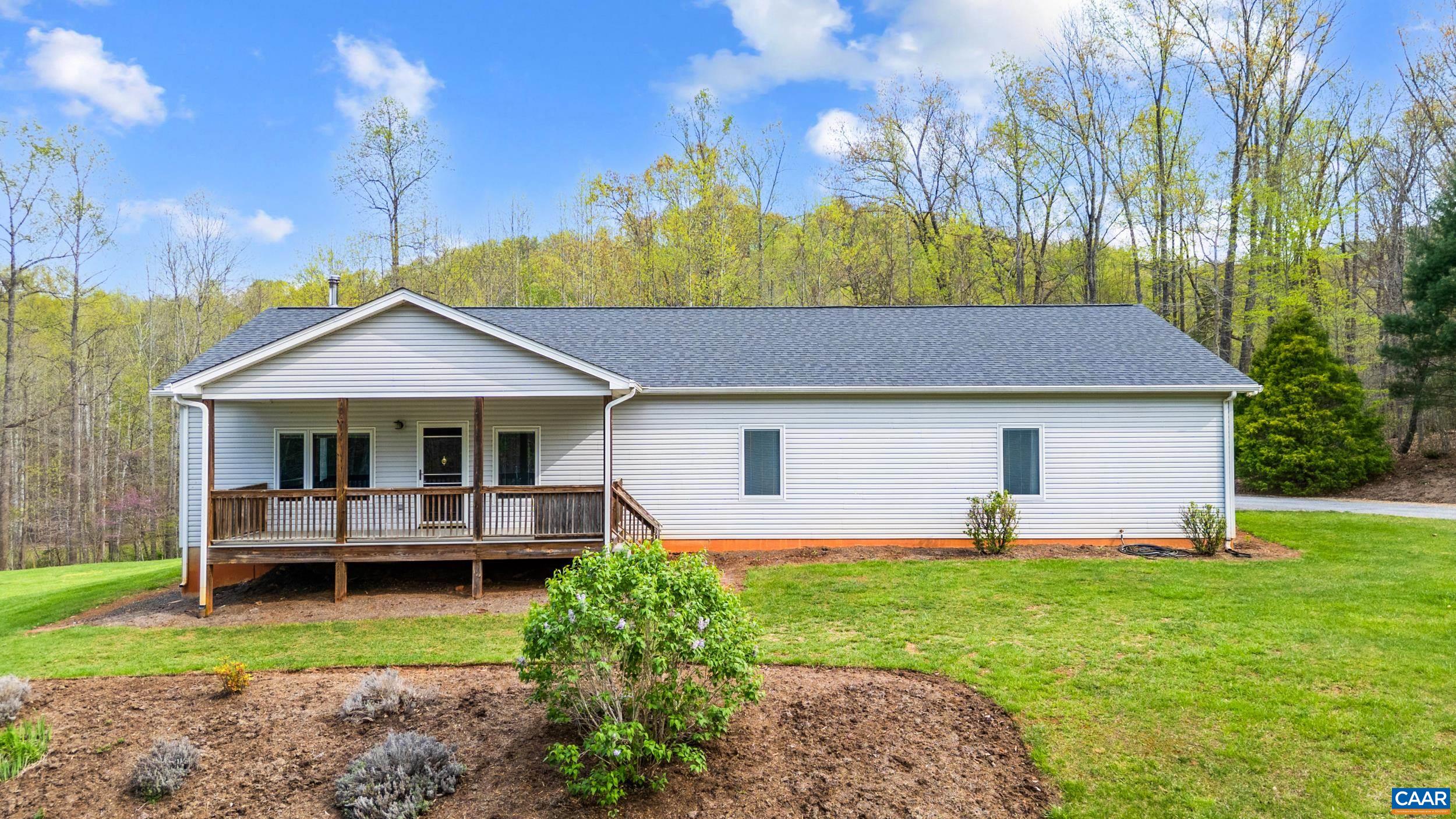 239 LITTLE FARM RD, AMHERST, Virginia 24521, 3 Bedrooms Bedrooms, ,2 BathroomsBathrooms,Residential,239 LITTLE FARM RD,663300 MLS # 663300