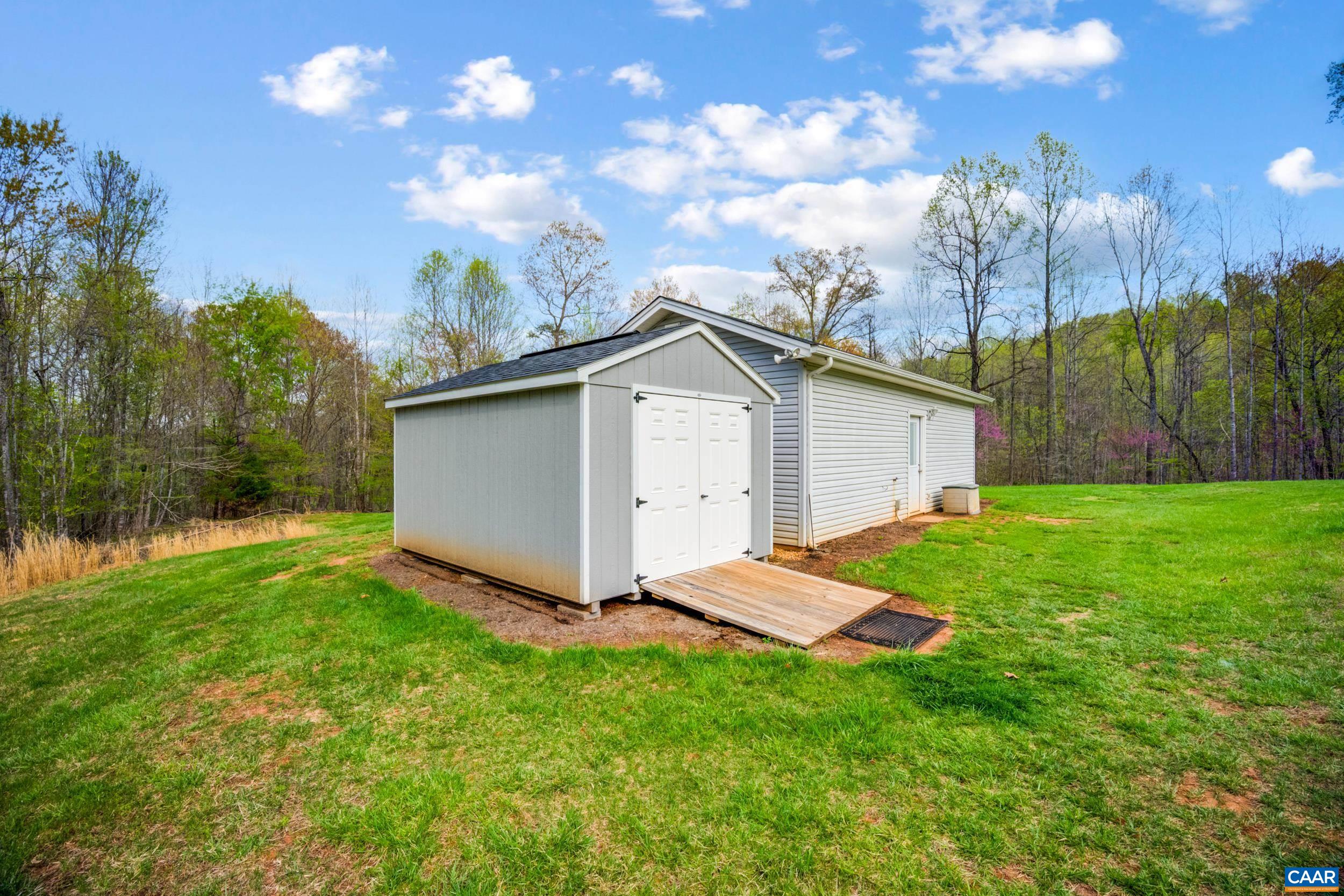239 LITTLE FARM RD, AMHERST, Virginia 24521, 3 Bedrooms Bedrooms, ,2 BathroomsBathrooms,Residential,239 LITTLE FARM RD,663300 MLS # 663300