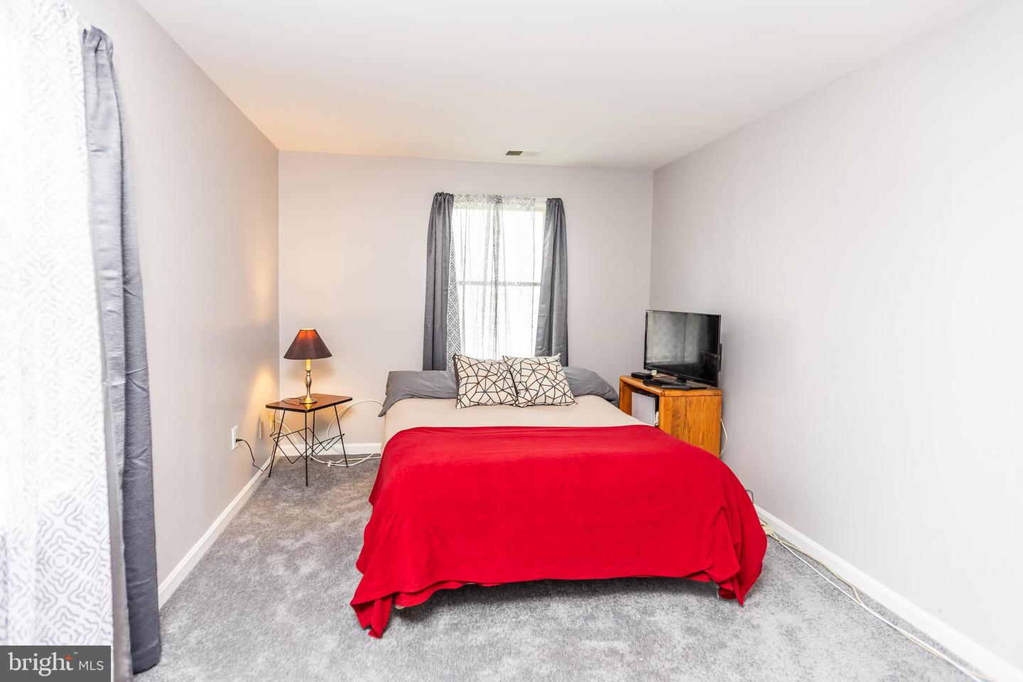 1829 N DINWIDDIE ST, ARLINGTON, Virginia 22207, 3 Bedrooms Bedrooms, ,2 BathroomsBathrooms,Residential,For sale,1829 N DINWIDDIE ST,VAAR2059118 MLS # VAAR2059118