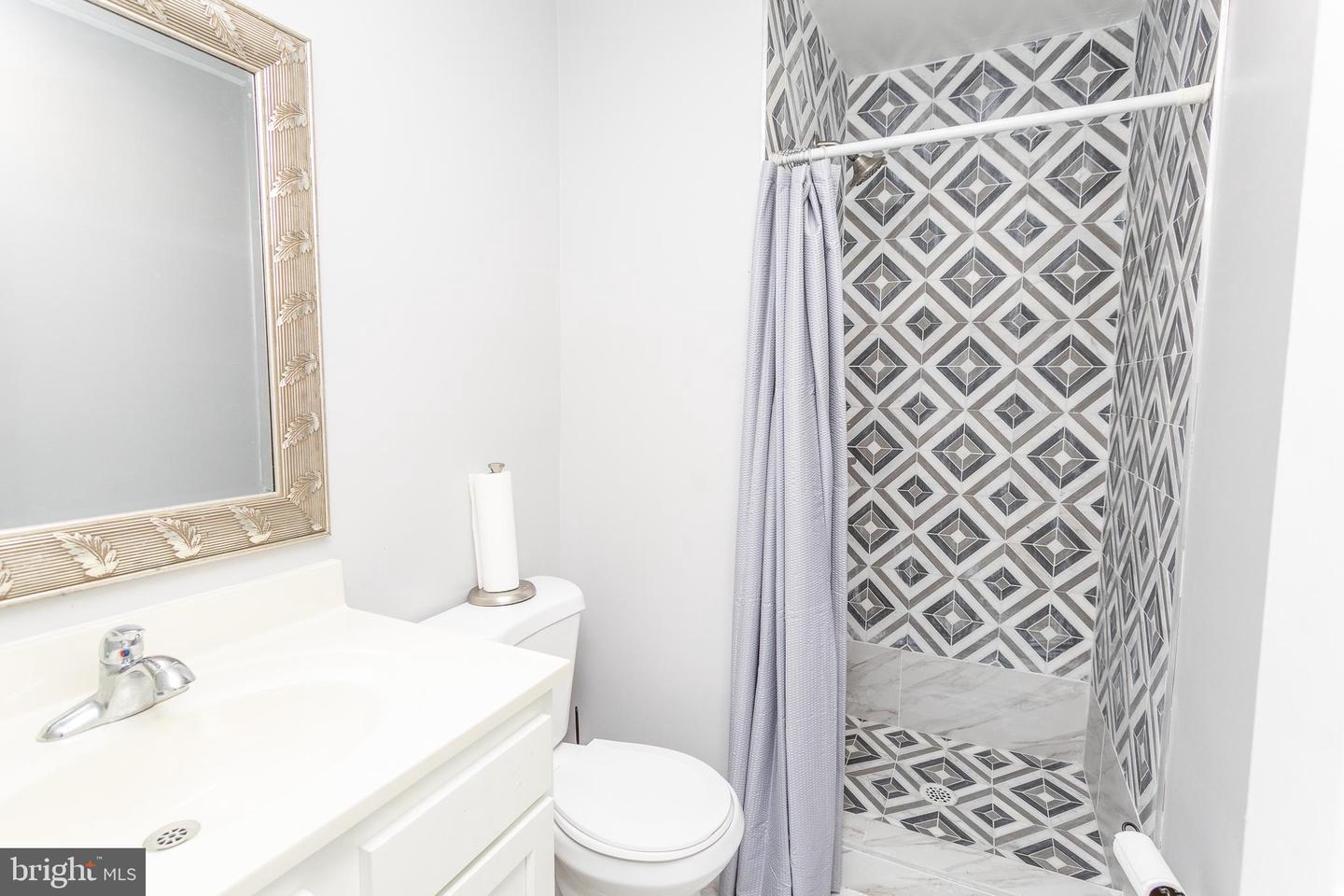 1829 N DINWIDDIE ST, ARLINGTON, Virginia 22207, 3 Bedrooms Bedrooms, ,2 BathroomsBathrooms,Residential,For sale,1829 N DINWIDDIE ST,VAAR2059118 MLS # VAAR2059118