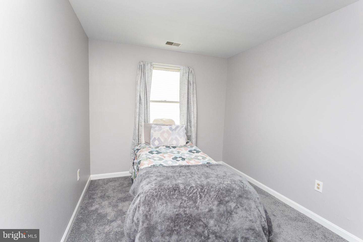 1829 N DINWIDDIE ST, ARLINGTON, Virginia 22207, 3 Bedrooms Bedrooms, ,2 BathroomsBathrooms,Residential,For sale,1829 N DINWIDDIE ST,VAAR2059118 MLS # VAAR2059118