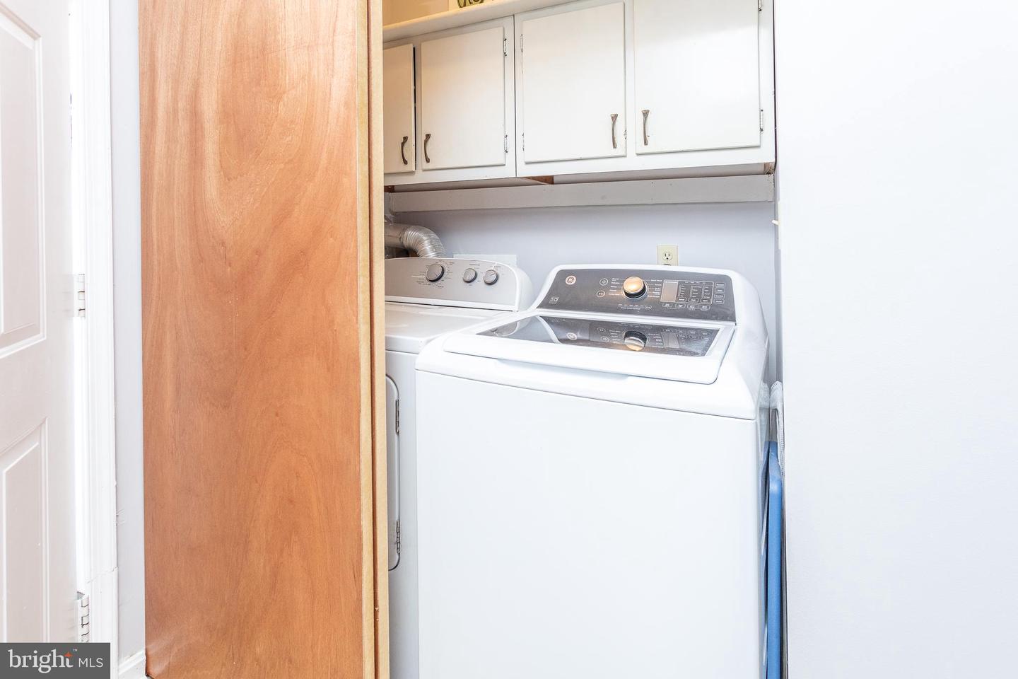 1829 N DINWIDDIE ST, ARLINGTON, Virginia 22207, 3 Bedrooms Bedrooms, ,2 BathroomsBathrooms,Residential,For sale,1829 N DINWIDDIE ST,VAAR2059118 MLS # VAAR2059118