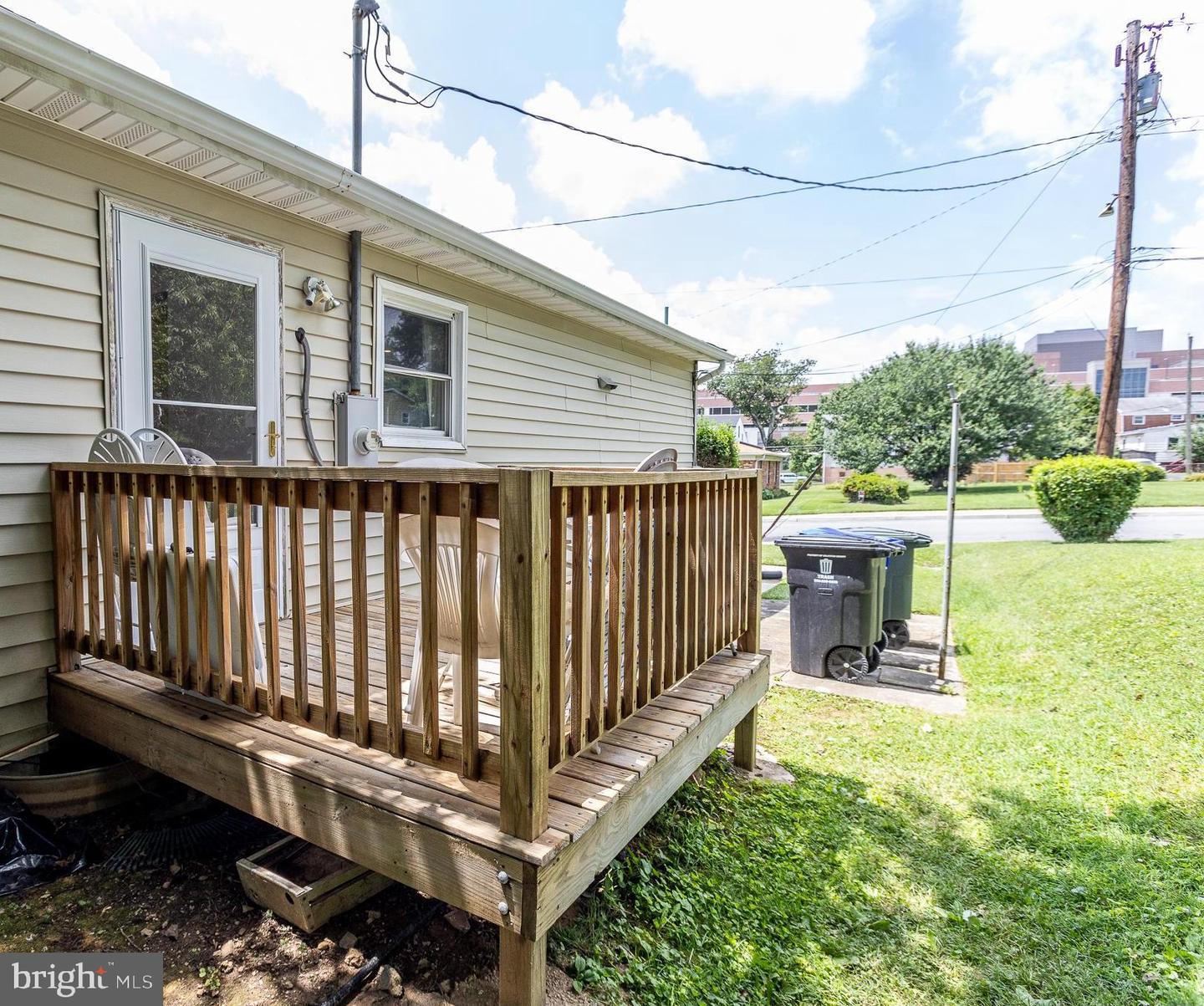 1829 N DINWIDDIE ST, ARLINGTON, Virginia 22207, 3 Bedrooms Bedrooms, ,2 BathroomsBathrooms,Residential,For sale,1829 N DINWIDDIE ST,VAAR2059118 MLS # VAAR2059118