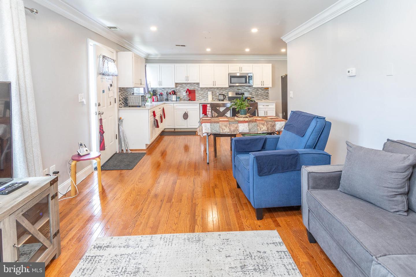 1829 N DINWIDDIE ST, ARLINGTON, Virginia 22207, 3 Bedrooms Bedrooms, ,2 BathroomsBathrooms,Residential,For sale,1829 N DINWIDDIE ST,VAAR2059118 MLS # VAAR2059118