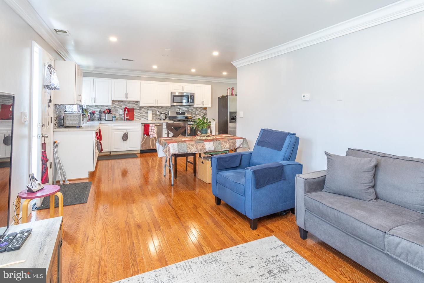 1829 N DINWIDDIE ST, ARLINGTON, Virginia 22207, 3 Bedrooms Bedrooms, ,2 BathroomsBathrooms,Residential,For sale,1829 N DINWIDDIE ST,VAAR2059118 MLS # VAAR2059118