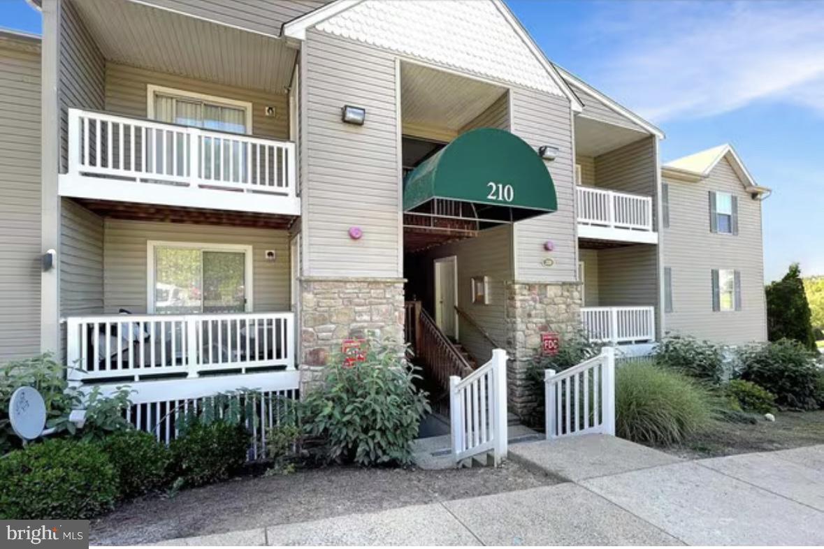 210 WILD OAK LN #203, STAFFORD, Virginia 22554, 3 Bedrooms Bedrooms, ,2 BathroomsBathrooms,Residential,For sale,210 WILD OAK LN #203,VAST2040862 MLS # VAST2040862