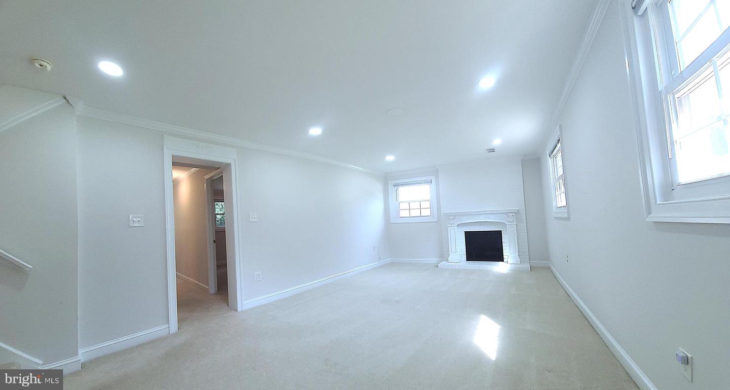 7910 HARWOOD PL, SPRINGFIELD, Virginia 22152, 4 Bedrooms Bedrooms, ,2 BathroomsBathrooms,Residential,For sale,7910 HARWOOD PL,VAFX2255984 MLS # VAFX2255984