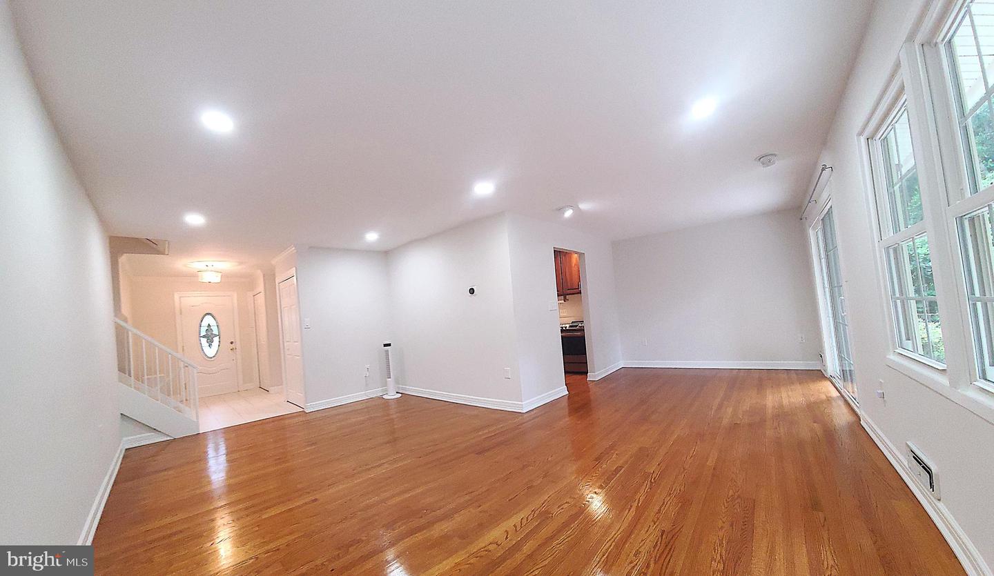 7910 HARWOOD PL, SPRINGFIELD, Virginia 22152, 4 Bedrooms Bedrooms, ,2 BathroomsBathrooms,Residential,For sale,7910 HARWOOD PL,VAFX2255984 MLS # VAFX2255984