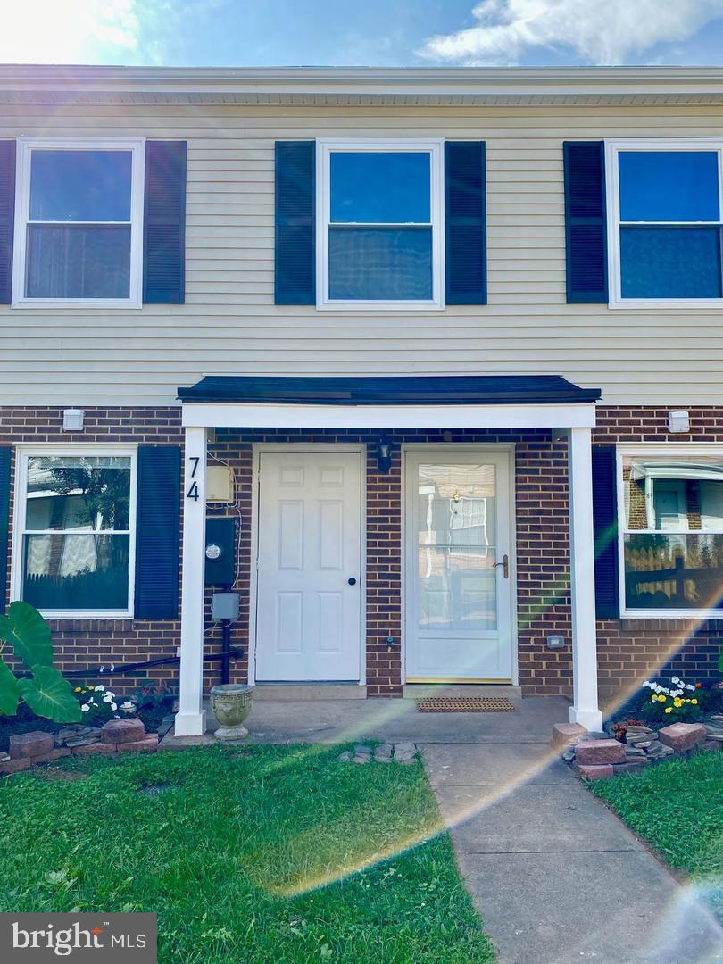 74 HANCOCK PL NE, LEESBURG, Virginia 20176, 2 Bedrooms Bedrooms, ,1 BathroomBathrooms,Residential,For sale,74 HANCOCK PL NE,VALO2102842 MLS # VALO2102842