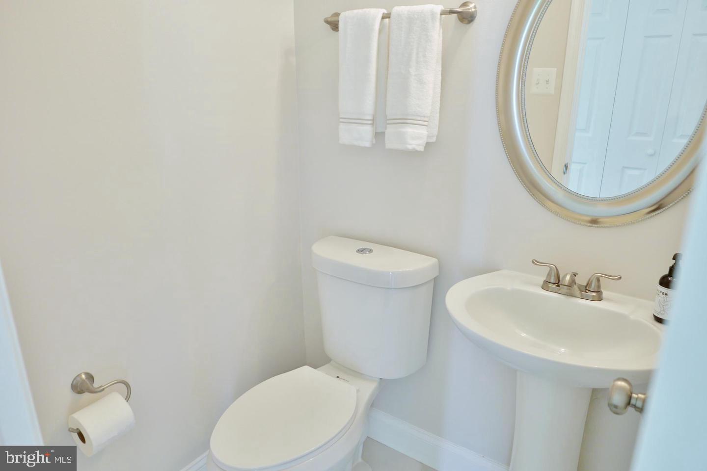 74 HANCOCK PL NE, LEESBURG, Virginia 20176, 2 Bedrooms Bedrooms, ,1 BathroomBathrooms,Residential,For sale,74 HANCOCK PL NE,VALO2102842 MLS # VALO2102842