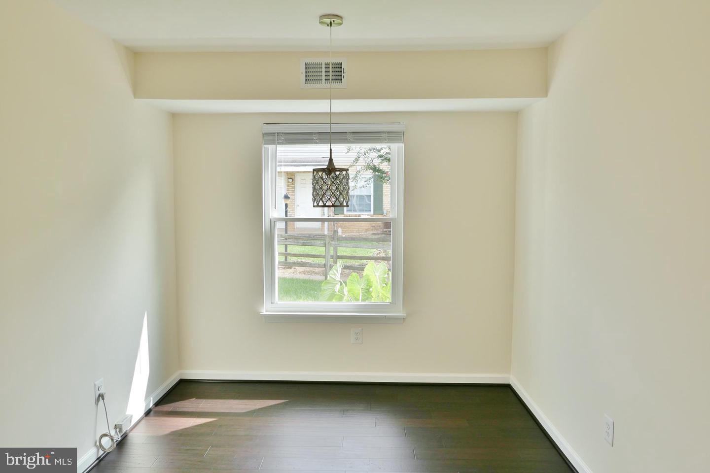 74 HANCOCK PL NE, LEESBURG, Virginia 20176, 2 Bedrooms Bedrooms, ,1 BathroomBathrooms,Residential,For sale,74 HANCOCK PL NE,VALO2102842 MLS # VALO2102842