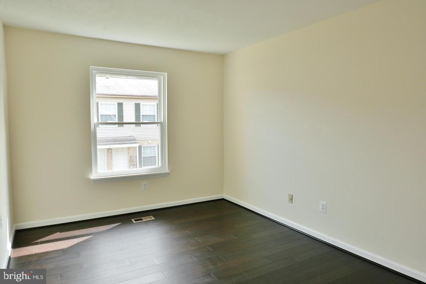 74 HANCOCK PL NE, LEESBURG, Virginia 20176, 2 Bedrooms Bedrooms, ,1 BathroomBathrooms,Residential,For sale,74 HANCOCK PL NE,VALO2102842 MLS # VALO2102842