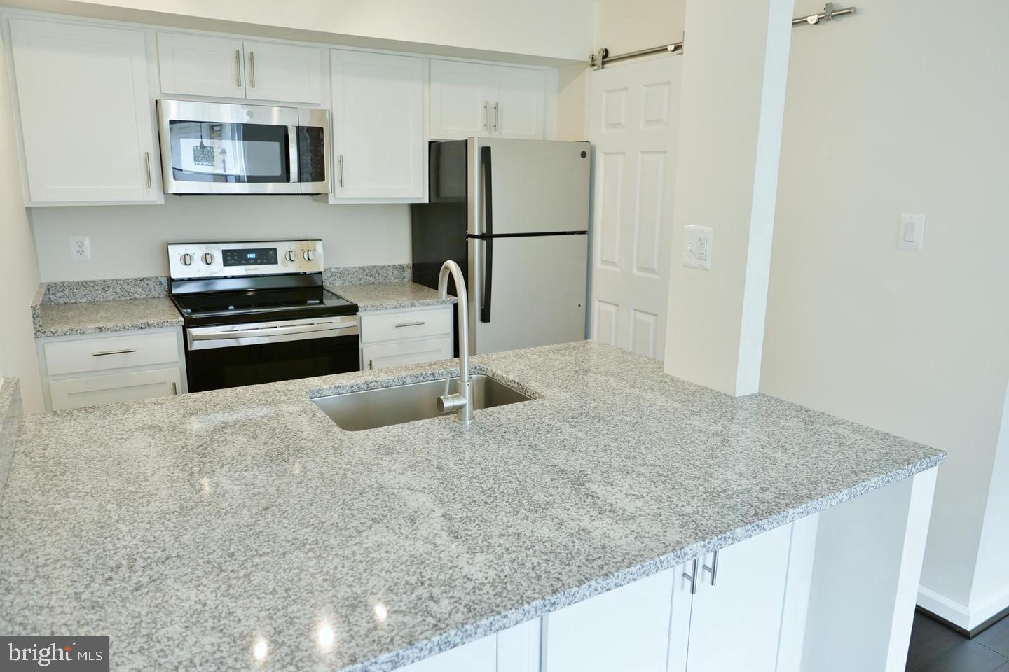 74 HANCOCK PL NE, LEESBURG, Virginia 20176, 2 Bedrooms Bedrooms, ,1 BathroomBathrooms,Residential,For sale,74 HANCOCK PL NE,VALO2102842 MLS # VALO2102842