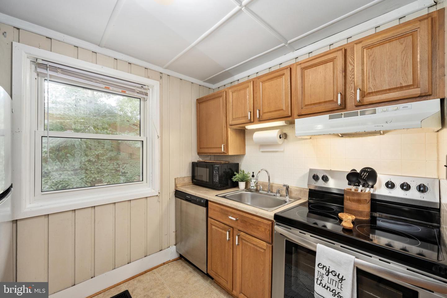 106 MONROE ST, LOCUST GROVE, Virginia 22508, 3 Bedrooms Bedrooms, ,1 BathroomBathrooms,Residential,For sale,106 MONROE ST,VAOR2010280 MLS # VAOR2010280