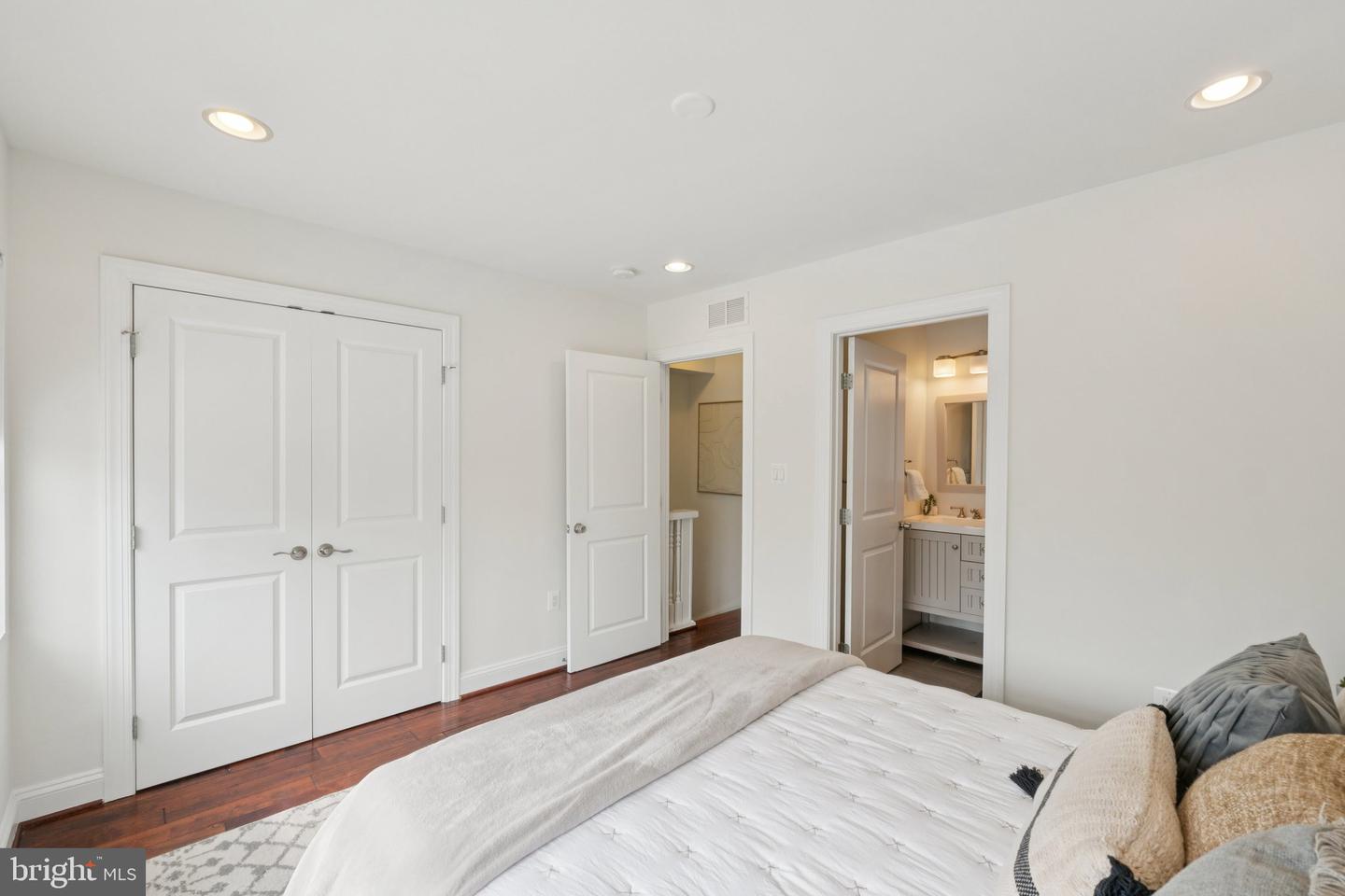5132 7TH ST NW, WASHINGTON, District Of Columbia 20011, 3 Bedrooms Bedrooms, ,3 BathroomsBathrooms,Residential,For sale,5132 7TH ST NW,DCDC2211794 MLS # DCDC2211794
