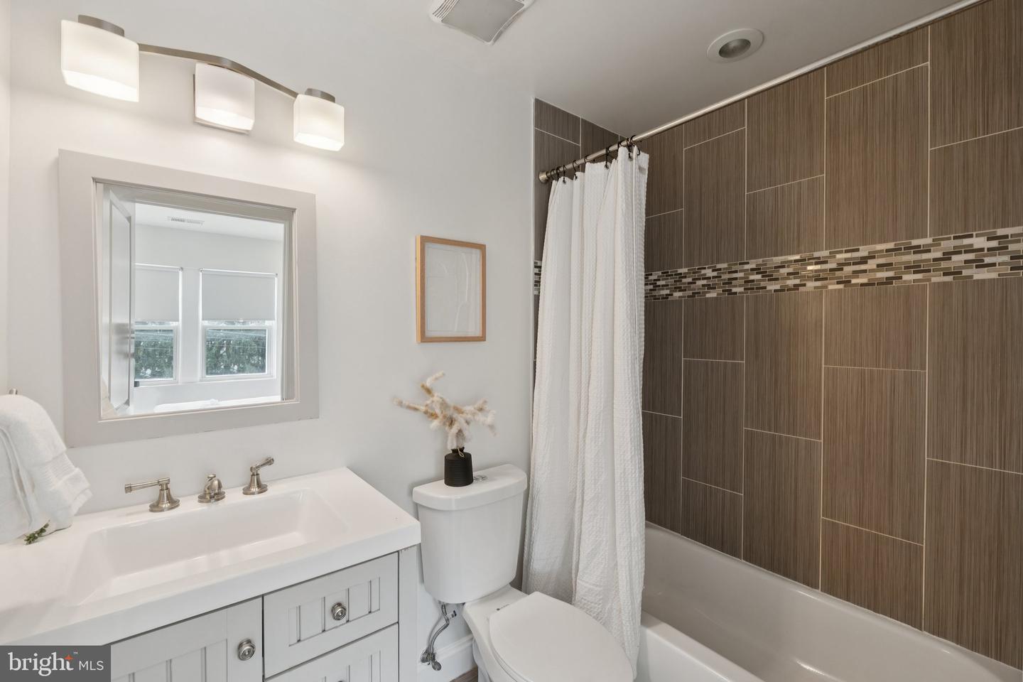 5132 7TH ST NW, WASHINGTON, District Of Columbia 20011, 3 Bedrooms Bedrooms, ,3 BathroomsBathrooms,Residential,For sale,5132 7TH ST NW,DCDC2211794 MLS # DCDC2211794