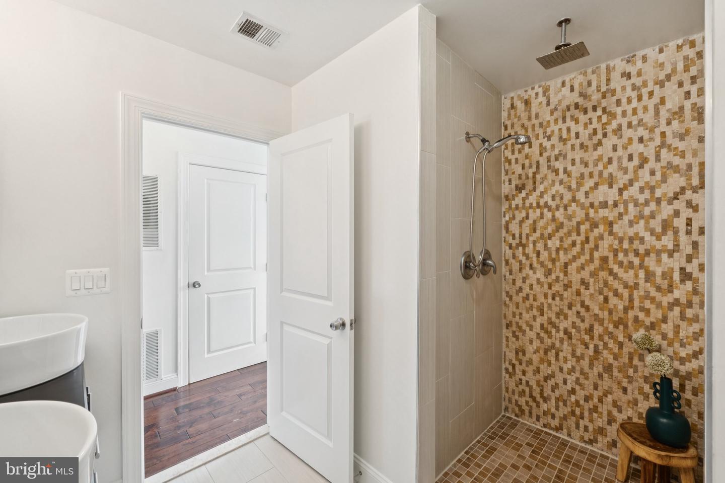 5132 7TH ST NW, WASHINGTON, District Of Columbia 20011, 3 Bedrooms Bedrooms, ,3 BathroomsBathrooms,Residential,For sale,5132 7TH ST NW,DCDC2211794 MLS # DCDC2211794