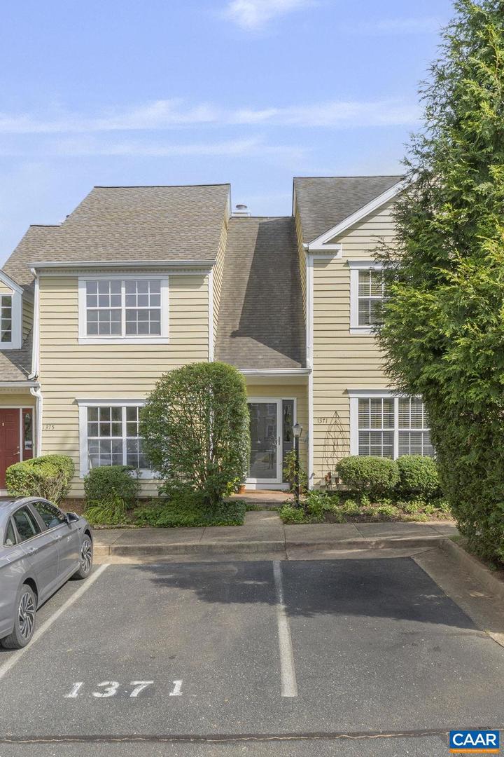 1371 LE PARC TER, CHARLOTTESVILLE, Virginia 22901, 2 Bedrooms Bedrooms, ,2 BathroomsBathrooms,Residential,For sale,1371 LE PARC TER,667058 MLS # 667058