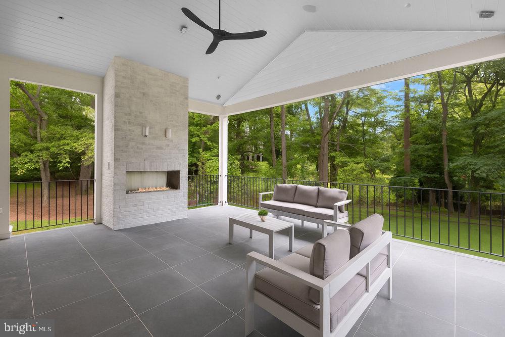 2109 ELLIOTT AVE, MCLEAN, Virginia 22101, 6 Bedrooms Bedrooms, ,6 BathroomsBathrooms,Residential,For sale,2109 ELLIOTT AVE,VAFX2254664 MLS # VAFX2254664