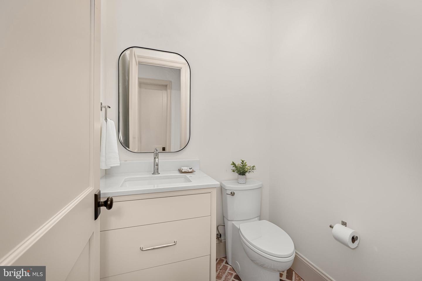 2109 ELLIOTT AVE, MCLEAN, Virginia 22101, 6 Bedrooms Bedrooms, ,6 BathroomsBathrooms,Residential,For sale,2109 ELLIOTT AVE,VAFX2254664 MLS # VAFX2254664