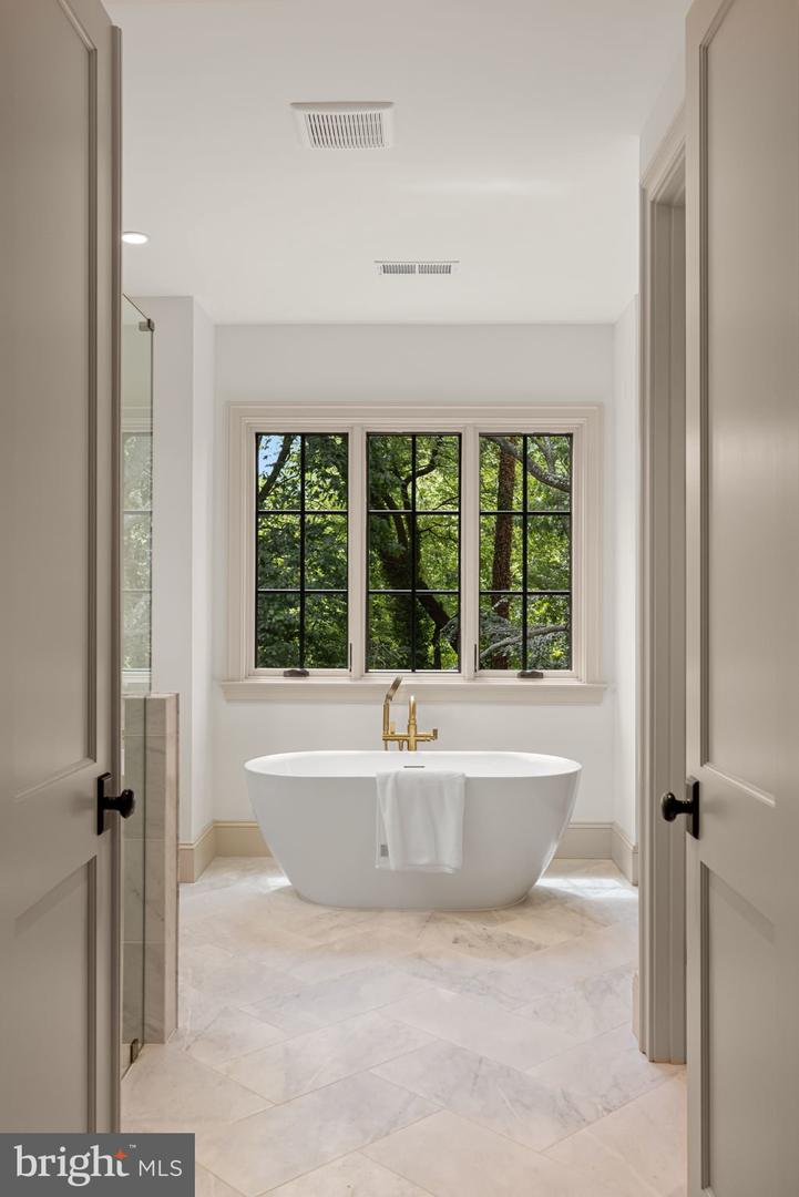 2109 ELLIOTT AVE, MCLEAN, Virginia 22101, 6 Bedrooms Bedrooms, ,6 BathroomsBathrooms,Residential,For sale,2109 ELLIOTT AVE,VAFX2254664 MLS # VAFX2254664