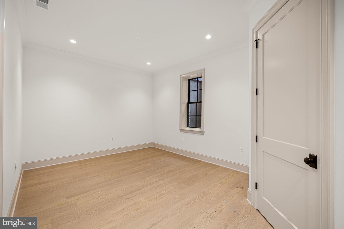 2109 ELLIOTT AVE, MCLEAN, Virginia 22101, 6 Bedrooms Bedrooms, ,6 BathroomsBathrooms,Residential,For sale,2109 ELLIOTT AVE,VAFX2254664 MLS # VAFX2254664