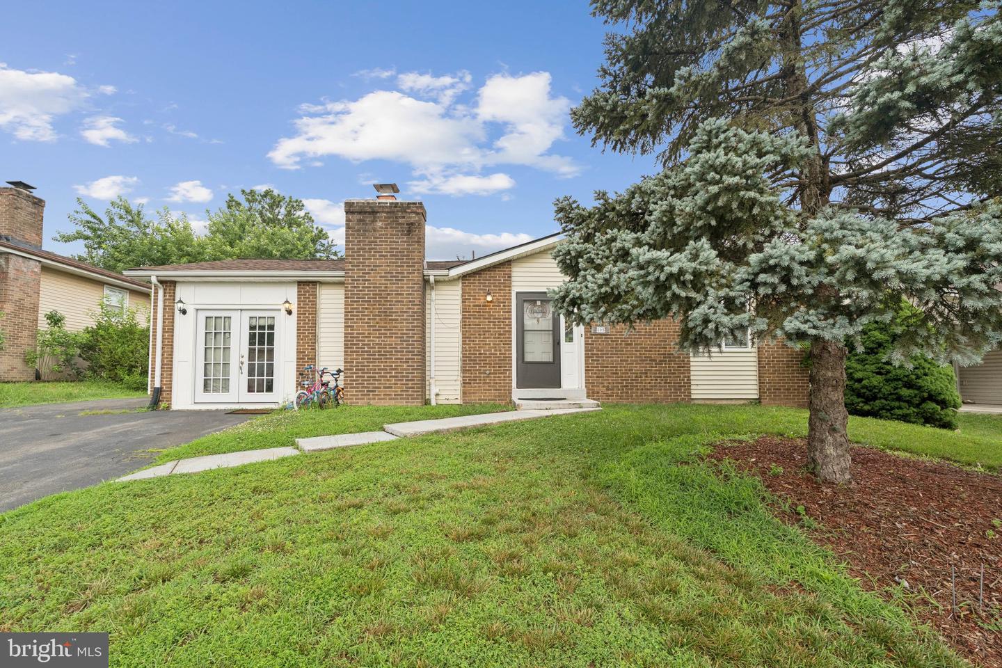 805 N YORK RD, STERLING, Virginia 20164, 5 Bedrooms Bedrooms, ,3 BathroomsBathrooms,Residential,For sale,805 N YORK RD,VALO2102820 MLS # VALO2102820