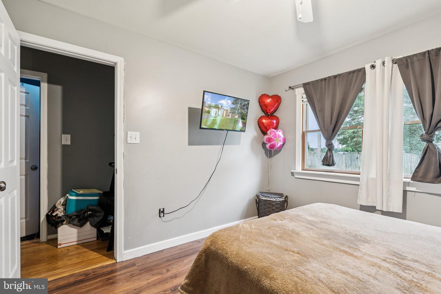 805 N YORK RD, STERLING, Virginia 20164, 5 Bedrooms Bedrooms, ,3 BathroomsBathrooms,Residential,For sale,805 N YORK RD,VALO2102820 MLS # VALO2102820