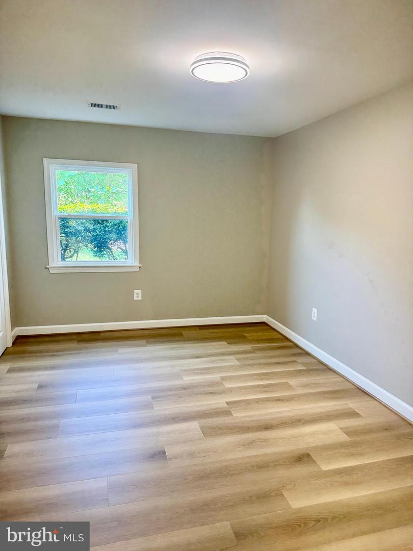 7504-B DAVIAN DR, ANNANDALE, Virginia 22003, 5 Bedrooms Bedrooms, 5 Rooms Rooms,3 BathroomsBathrooms,Residential,For sale,7504-B DAVIAN DR,VAFX2256888 MLS # VAFX2256888
