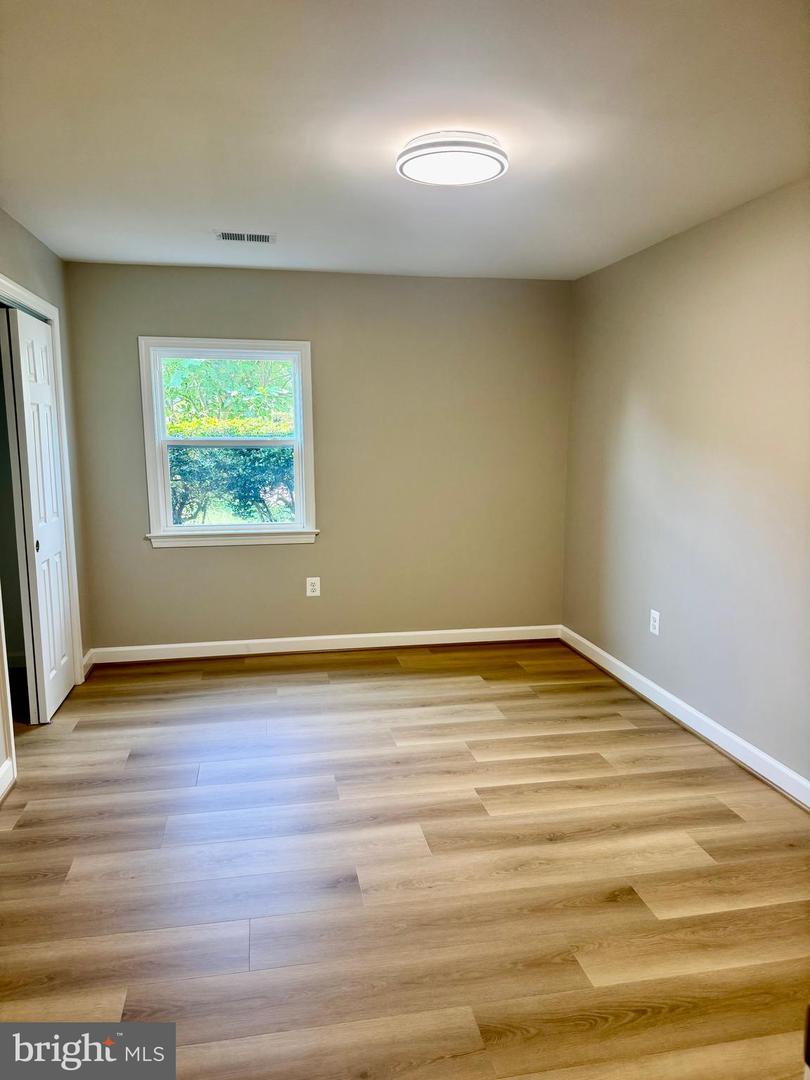 7504-B DAVIAN DR, ANNANDALE, Virginia 22003, 5 Bedrooms Bedrooms, 5 Rooms Rooms,3 BathroomsBathrooms,Residential,For sale,7504-B DAVIAN DR,VAFX2256888 MLS # VAFX2256888