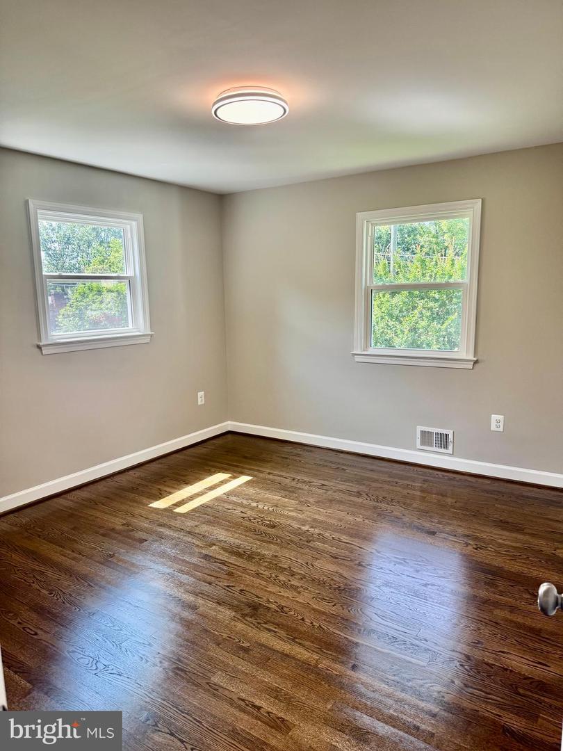 7504-B DAVIAN DR, ANNANDALE, Virginia 22003, 5 Bedrooms Bedrooms, 5 Rooms Rooms,3 BathroomsBathrooms,Residential,For sale,7504-B DAVIAN DR,VAFX2256888 MLS # VAFX2256888