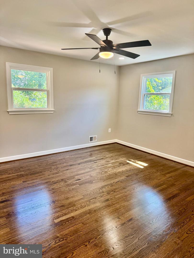 7504-B DAVIAN DR, ANNANDALE, Virginia 22003, 5 Bedrooms Bedrooms, 5 Rooms Rooms,3 BathroomsBathrooms,Residential,For sale,7504-B DAVIAN DR,VAFX2256888 MLS # VAFX2256888