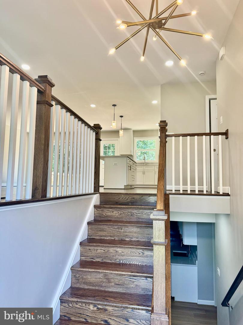 7504-B DAVIAN DR, ANNANDALE, Virginia 22003, 5 Bedrooms Bedrooms, 5 Rooms Rooms,3 BathroomsBathrooms,Residential,For sale,7504-B DAVIAN DR,VAFX2256888 MLS # VAFX2256888