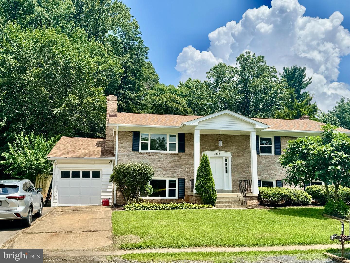 7504-B DAVIAN DR, ANNANDALE, Virginia 22003, 5 Bedrooms Bedrooms, 5 Rooms Rooms,3 BathroomsBathrooms,Residential,For sale,7504-B DAVIAN DR,VAFX2256888 MLS # VAFX2256888