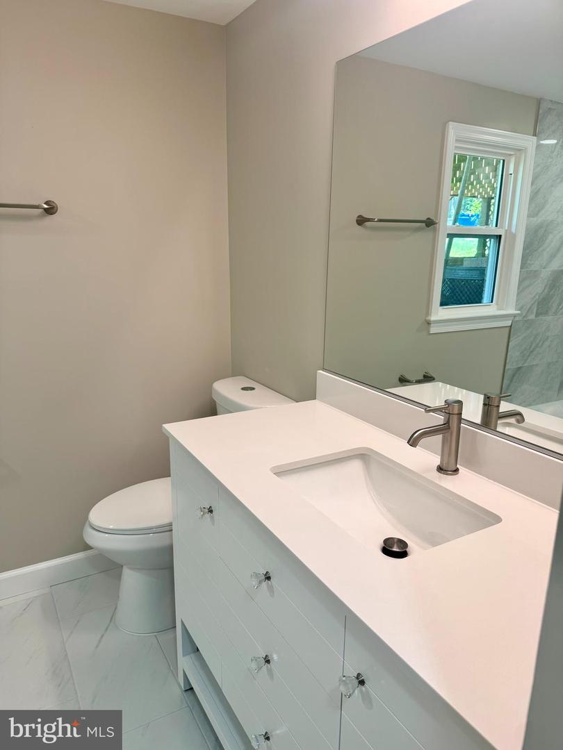 7504-B DAVIAN DR, ANNANDALE, Virginia 22003, 5 Bedrooms Bedrooms, 5 Rooms Rooms,3 BathroomsBathrooms,Residential,For sale,7504-B DAVIAN DR,VAFX2256888 MLS # VAFX2256888