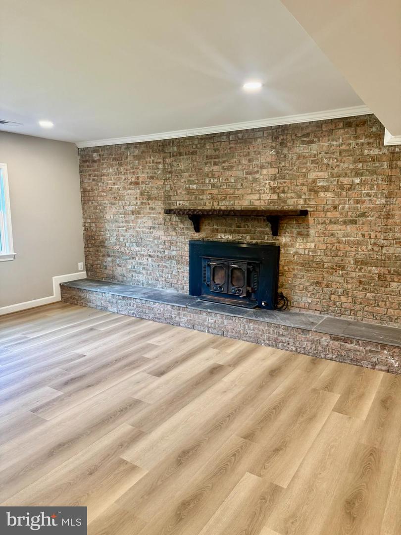 7504-B DAVIAN DR, ANNANDALE, Virginia 22003, 5 Bedrooms Bedrooms, 5 Rooms Rooms,3 BathroomsBathrooms,Residential,For sale,7504-B DAVIAN DR,VAFX2256888 MLS # VAFX2256888