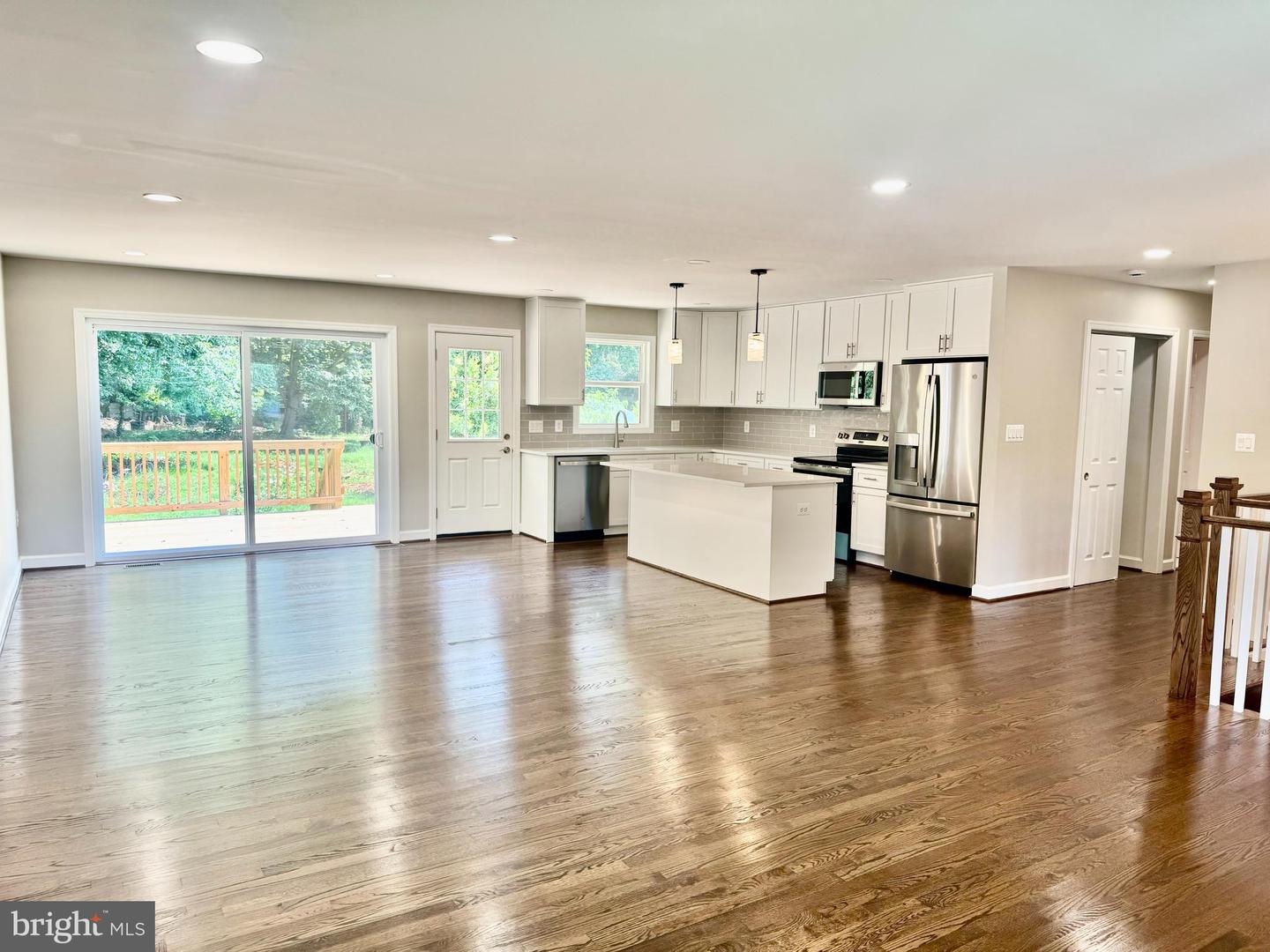 7504-B DAVIAN DR, ANNANDALE, Virginia 22003, 5 Bedrooms Bedrooms, 5 Rooms Rooms,3 BathroomsBathrooms,Residential,For sale,7504-B DAVIAN DR,VAFX2256888 MLS # VAFX2256888