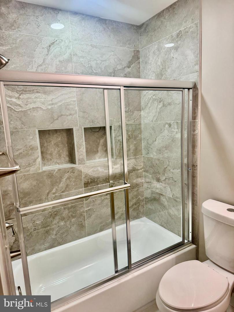 7504-B DAVIAN DR, ANNANDALE, Virginia 22003, 5 Bedrooms Bedrooms, 5 Rooms Rooms,3 BathroomsBathrooms,Residential,For sale,7504-B DAVIAN DR,VAFX2256888 MLS # VAFX2256888