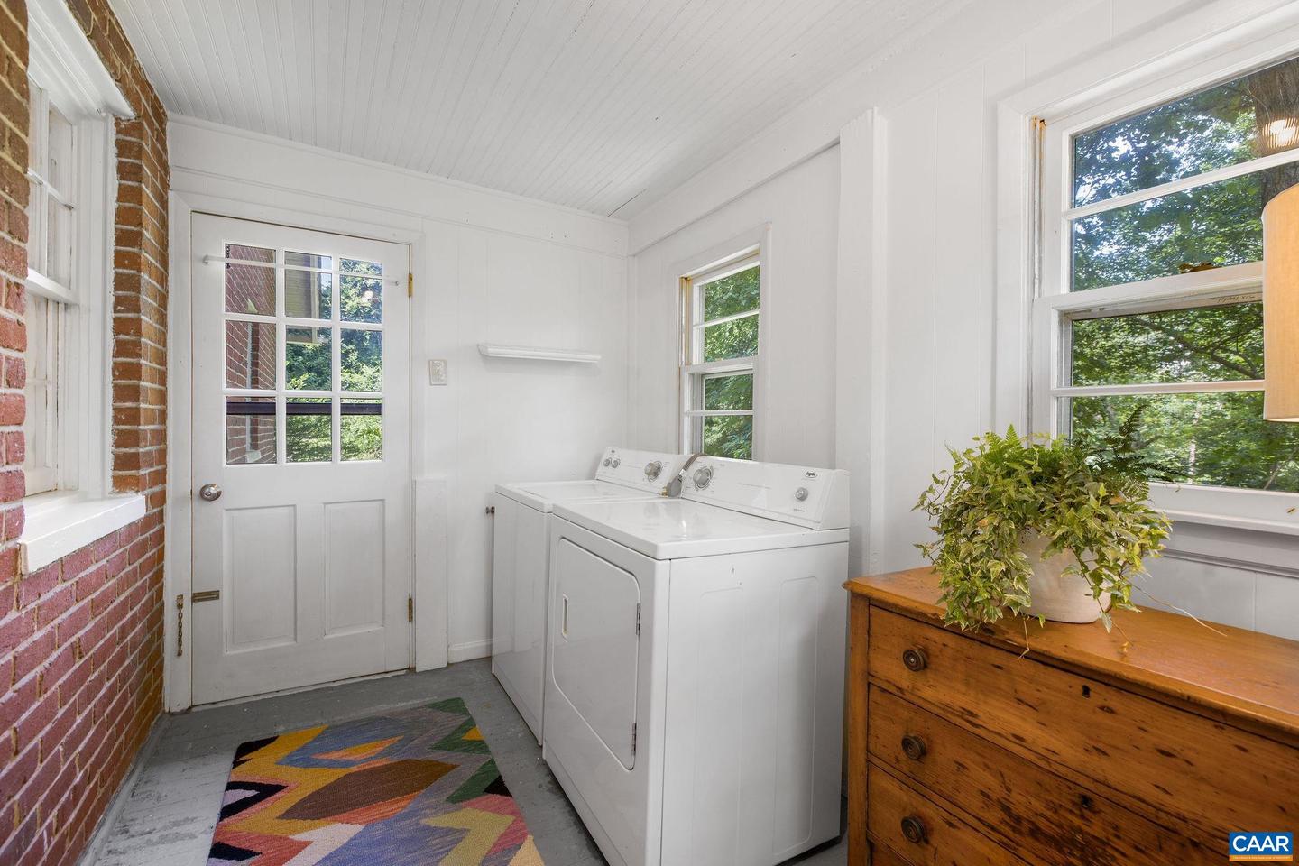 3962 IVY RD, CHARLOTTESVILLE, Virginia 22903, 2 Bedrooms Bedrooms, ,1 BathroomBathrooms,Residential,For sale,3962 IVY RD,667047 MLS # 667047