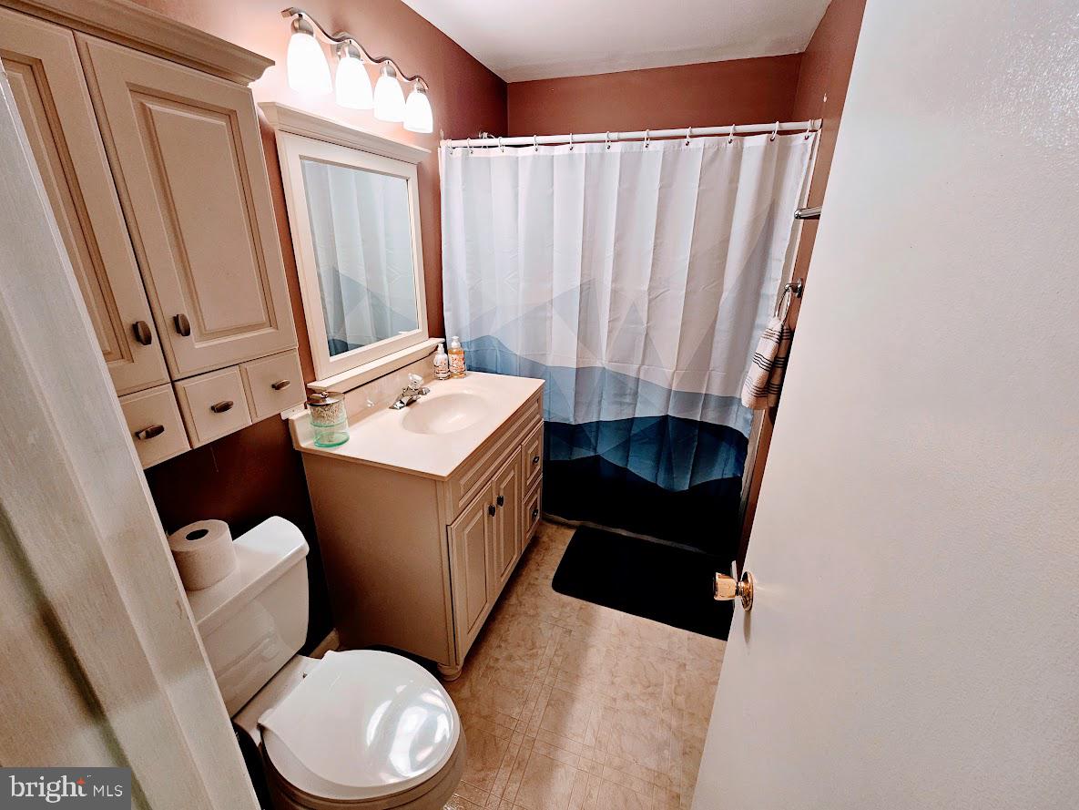 18 HOPTON CT, STERLING, Virginia 20165, 4 Bedrooms Bedrooms, ,2 BathroomsBathrooms,Residential,For sale,18 HOPTON CT,VALO2103018 MLS # VALO2103018