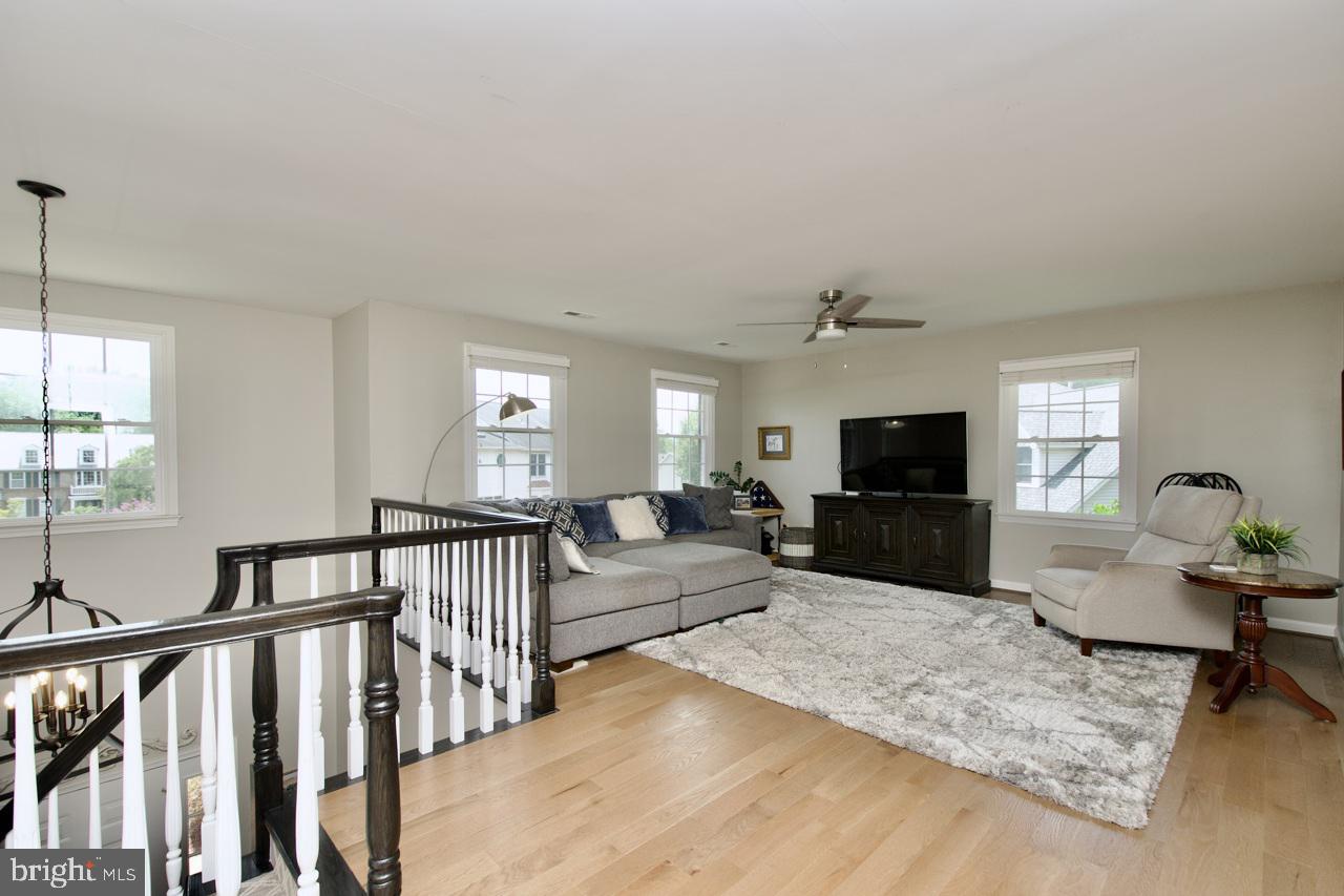 5439 ASHLEIGH RD, FAIRFAX, Virginia 22030, 4 Bedrooms Bedrooms, 8 Rooms Rooms,3 BathroomsBathrooms,Residential,For sale,5439 ASHLEIGH RD,VAFX2257214 MLS # VAFX2257214