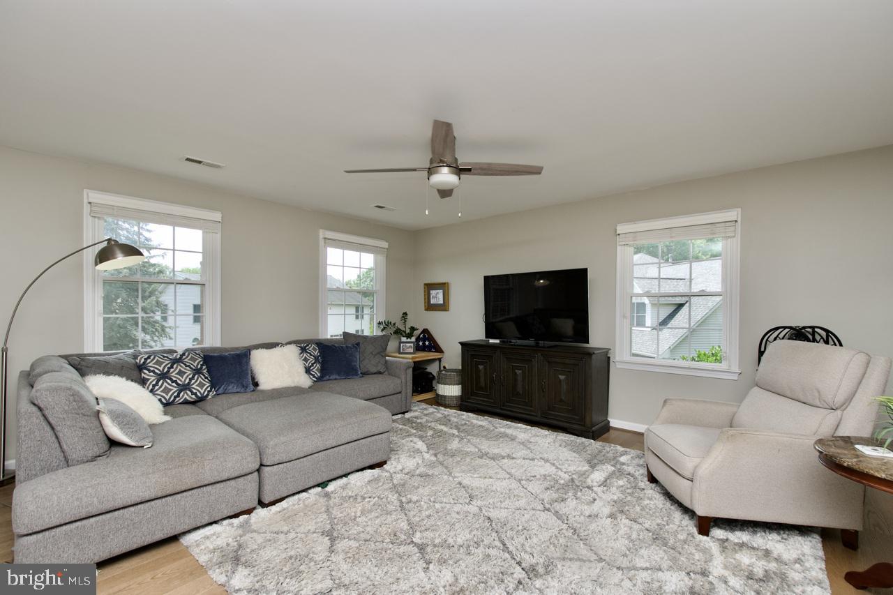 5439 ASHLEIGH RD, FAIRFAX, Virginia 22030, 4 Bedrooms Bedrooms, 8 Rooms Rooms,3 BathroomsBathrooms,Residential,For sale,5439 ASHLEIGH RD,VAFX2257214 MLS # VAFX2257214